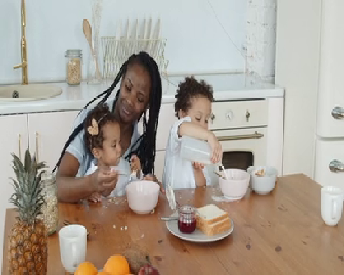 君乐宝与佳贝艾特奶粉对比：新生儿营养选择指南