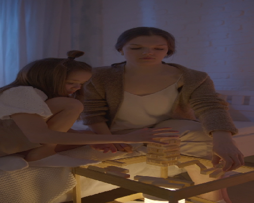 代怀宝宝过早坐起危害大，警惕脊柱畸形和驼背风险